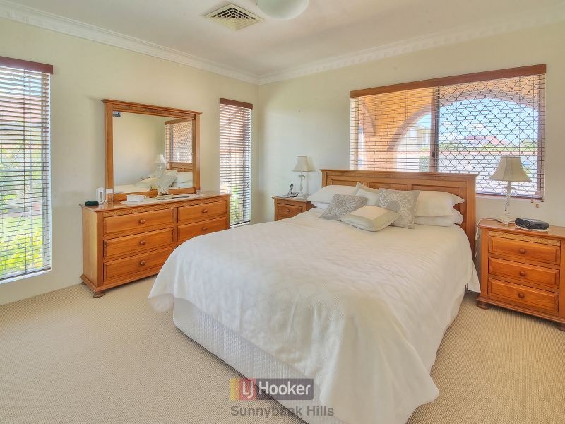 13 Tallis Street, Macgregor QLD 4109