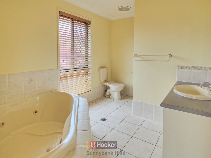 17 Waterbrooke Circuit, Drewvale QLD 4116