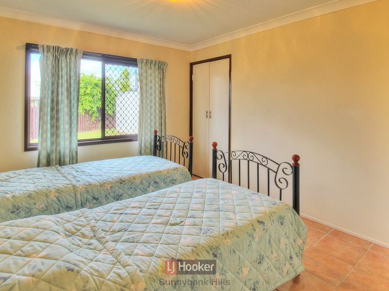 6 Lambeth Place, Macgregor QLD 4109