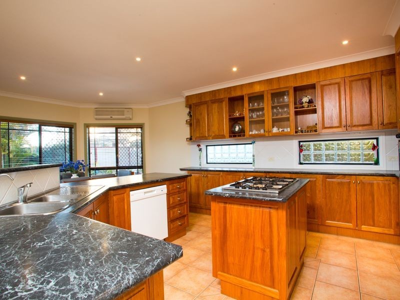 6 Lavender Close, Calamvale QLD 4116