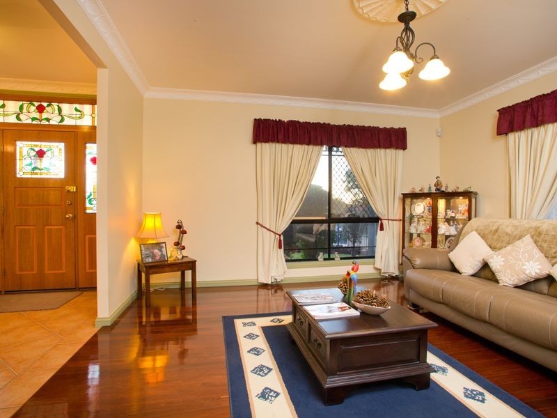 6 Lavender Close, Calamvale QLD 4116