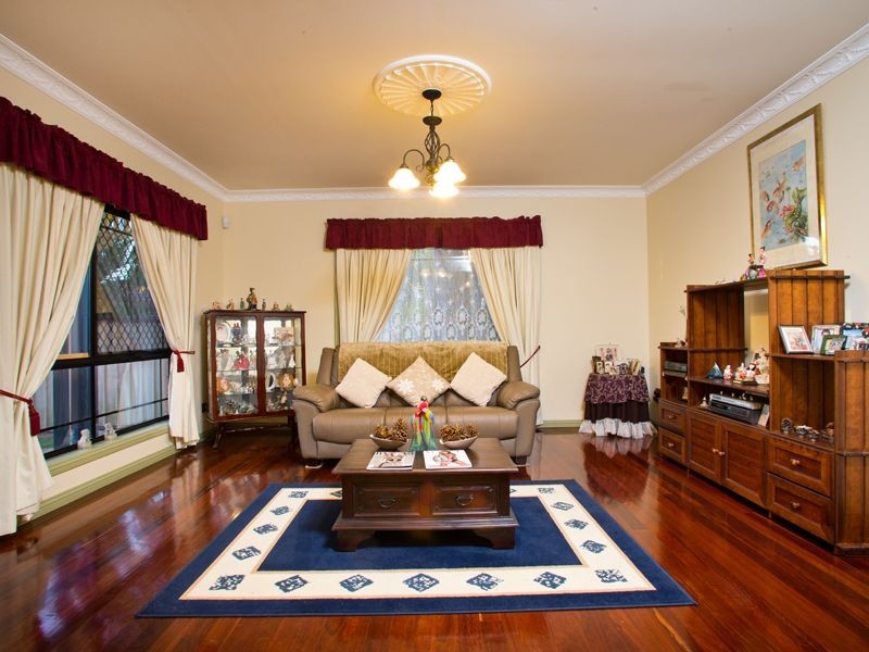 6 Lavender Close, Calamvale QLD 4116