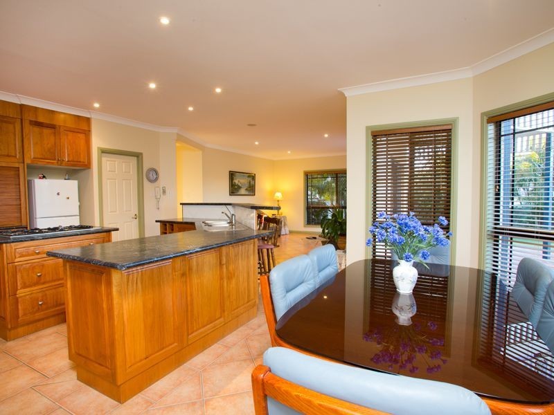 6 Lavender Close, Calamvale QLD 4116