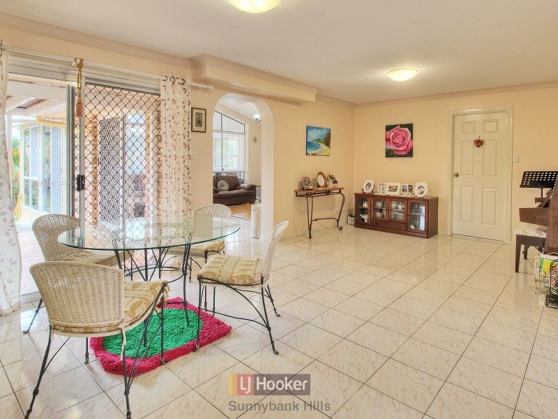 11 Liquidambar Place, Stretton QLD 4116