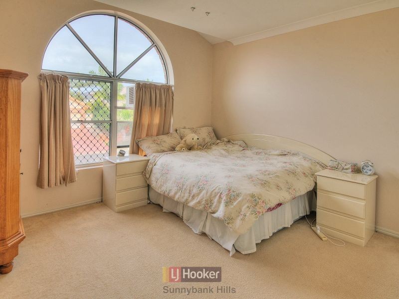 11 Liquidambar Place, Stretton QLD 4116