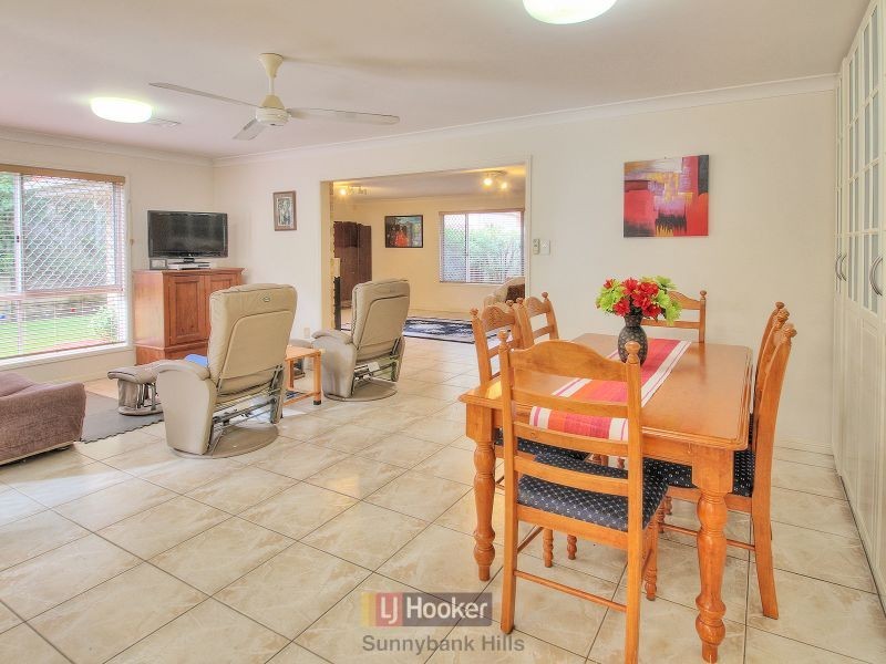 10 Swan Lake Crescent, Calamvale QLD 4116