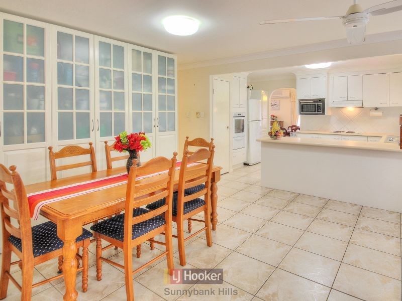 10 Swan Lake Crescent, Calamvale QLD 4116
