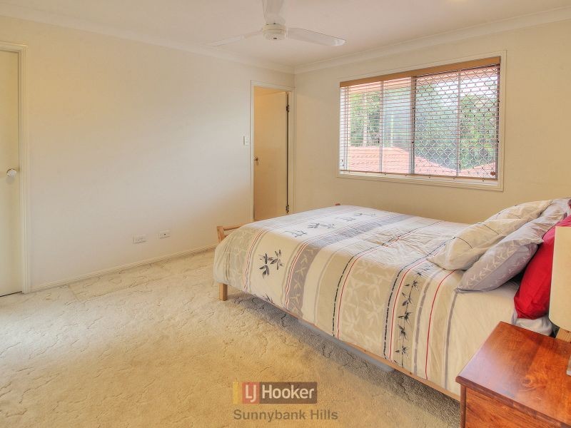 10 Swan Lake Crescent, Calamvale QLD 4116