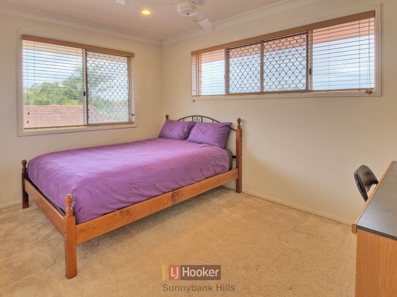 10 Swan Lake Crescent, Calamvale QLD 4116