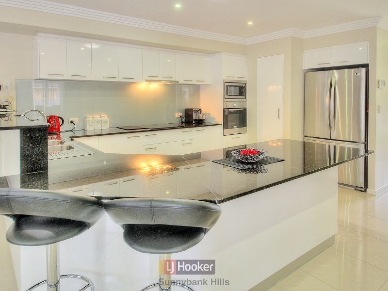 5 Grove Court, Eight Mile Plains QLD 4113