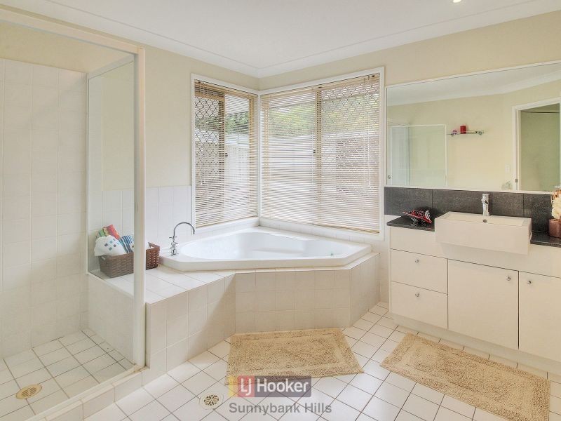 5 Grove Court, Eight Mile Plains QLD 4113