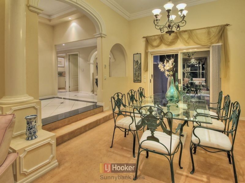 15 Regent Street, Eight Mile Plains QLD 4113