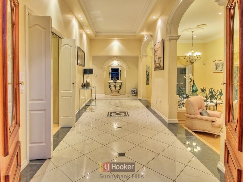 15 Regent Street, Eight Mile Plains QLD 4113