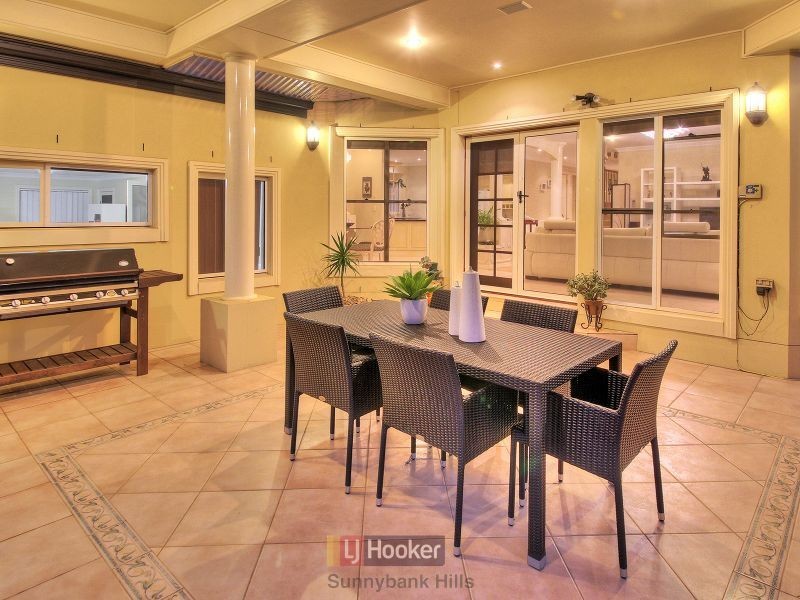 15 Regent Street, Eight Mile Plains QLD 4113