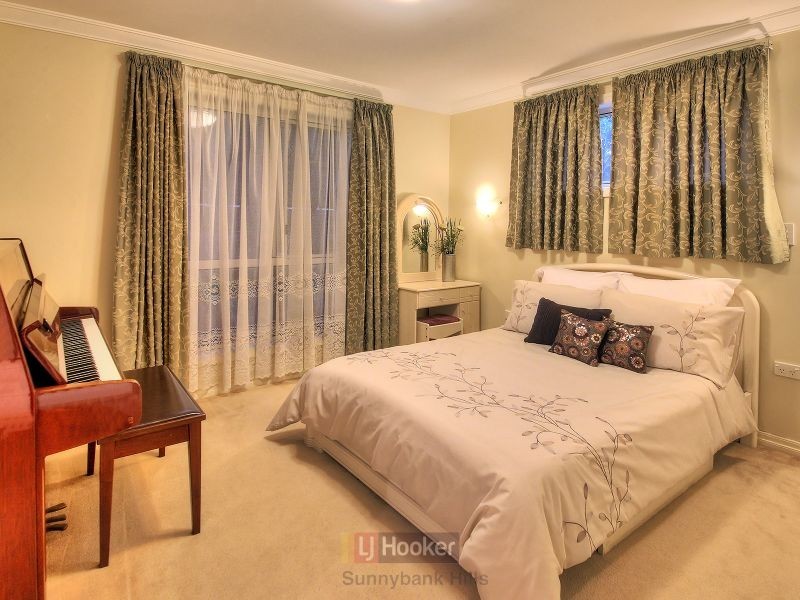 15 Regent Street, Eight Mile Plains QLD 4113