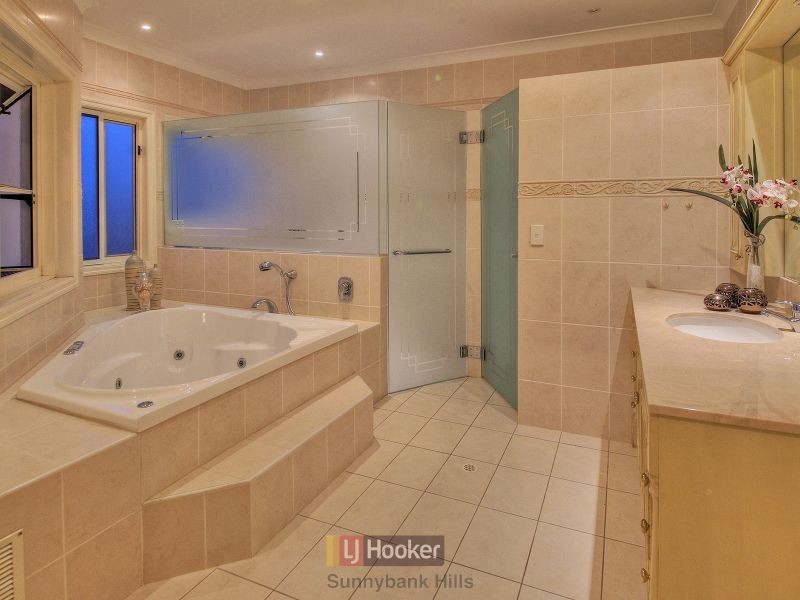 15 Regent Street, Eight Mile Plains QLD 4113