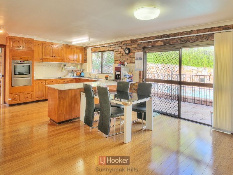 10 Hearnville Street, Robertson QLD 4109