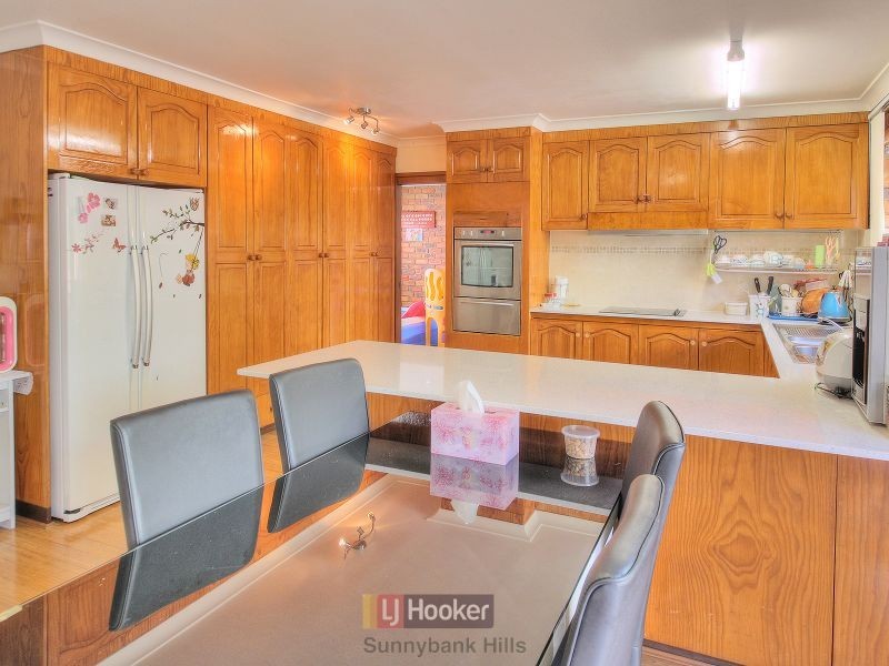 10 Hearnville Street, Robertson QLD 4109