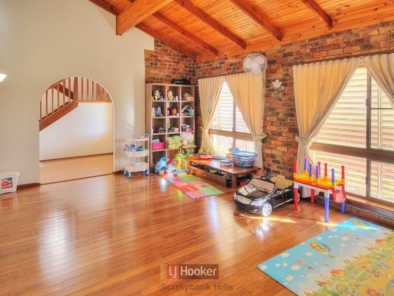 10 Hearnville Street, Robertson QLD 4109