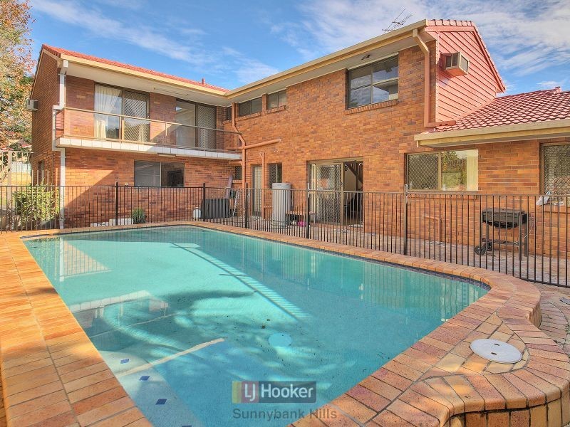 10 Hearnville Street, Robertson QLD 4109