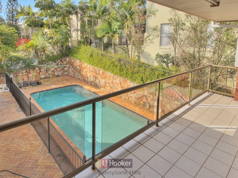 10 Hearnville Street, Robertson QLD 4109