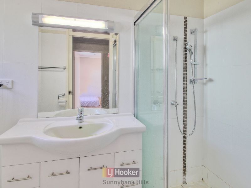 10 Hearnville Street, Robertson QLD 4109