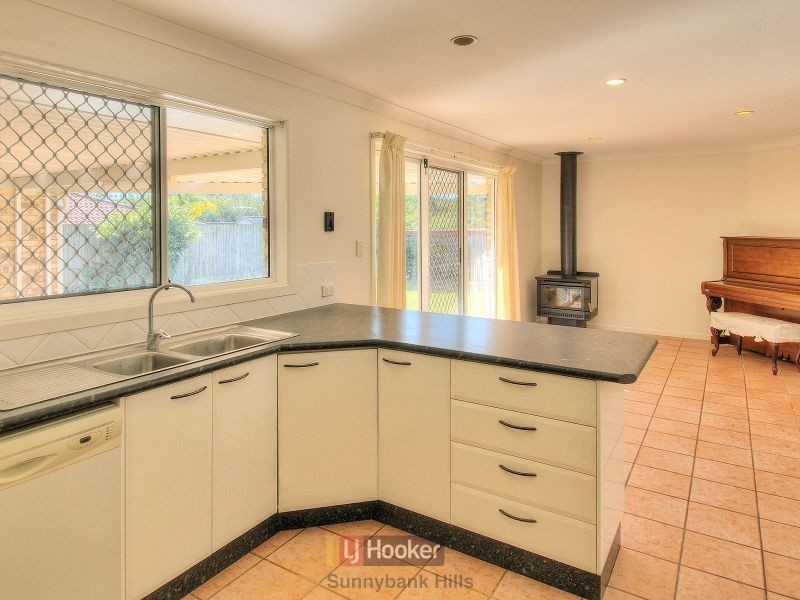 12 Scarlet Oak Place, Calamvale QLD 4116