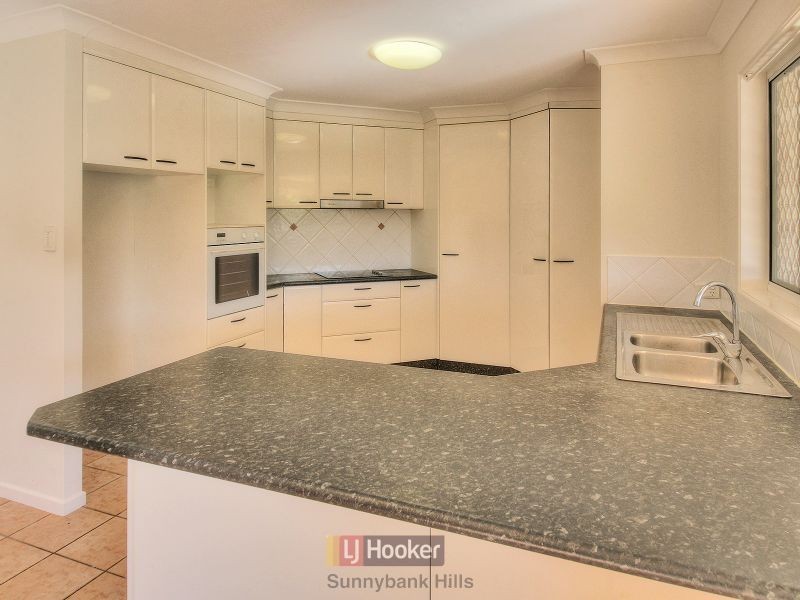 12 Scarlet Oak Place, Calamvale QLD 4116