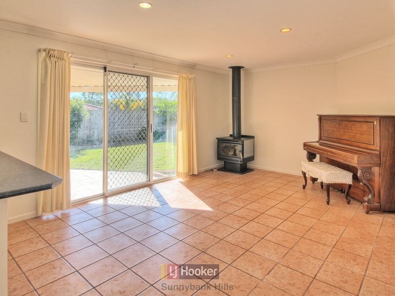 12 Scarlet Oak Place, Calamvale QLD 4116