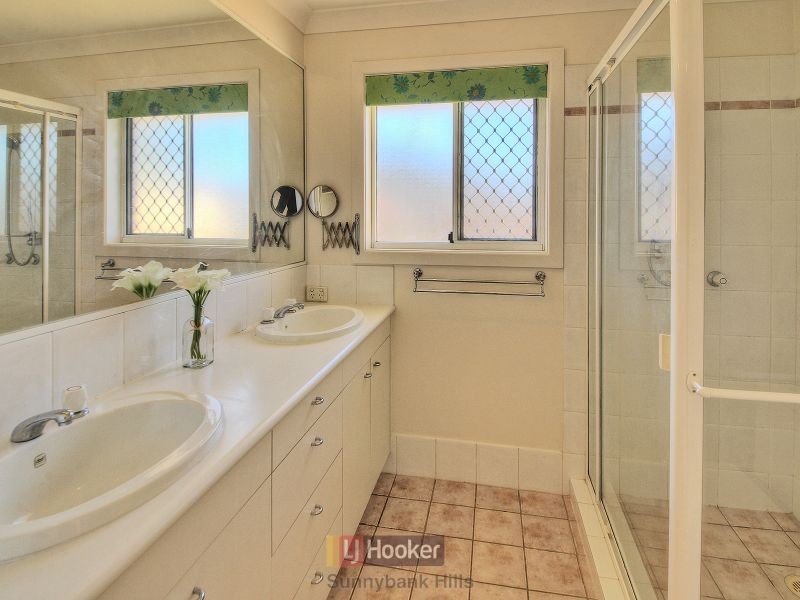 12 Scarlet Oak Place, Calamvale QLD 4116