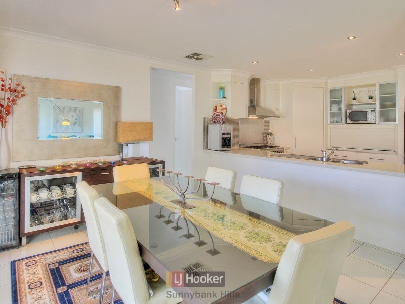 4 Trevi Close, Eight Mile Plains QLD 4113