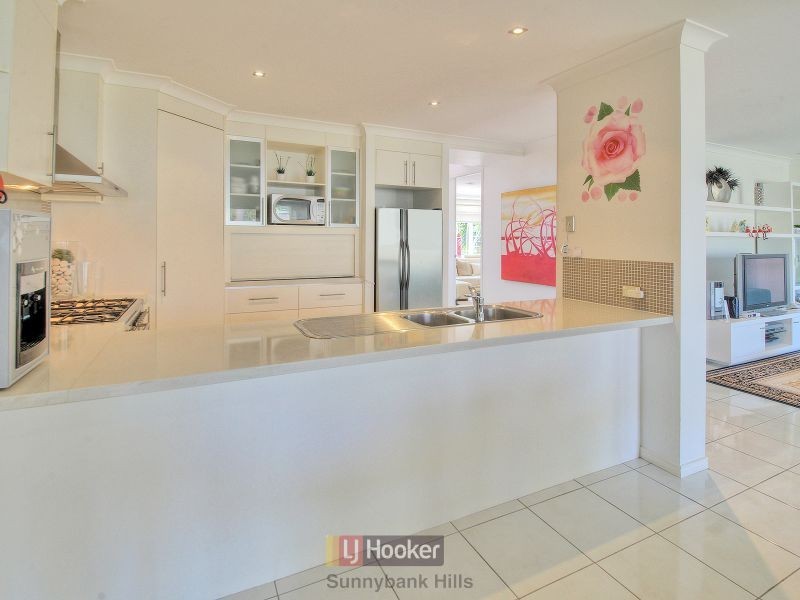 4 Trevi Close, Eight Mile Plains QLD 4113