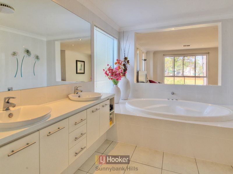 4 Trevi Close, Eight Mile Plains QLD 4113