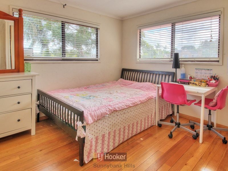 8 Monsour Street, Calamvale QLD 4116