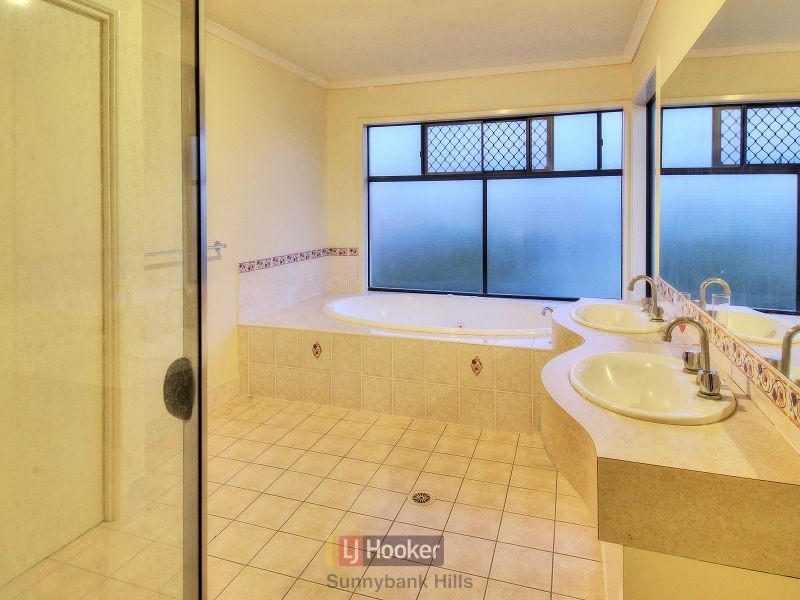 128 Bordeaux Street, Eight Mile Plains QLD 4113