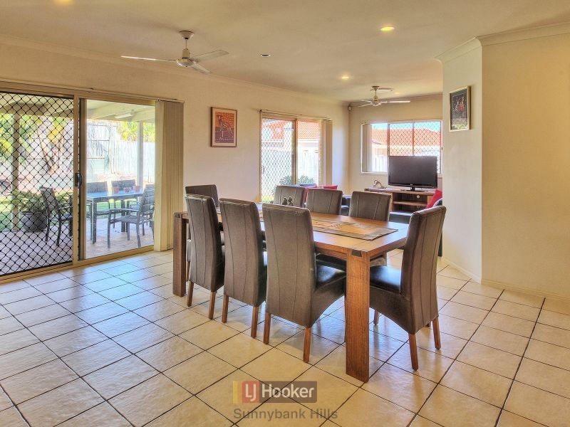 11 Strathaird Place, Parkinson QLD 4115