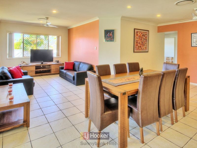11 Strathaird Place, Parkinson QLD 4115