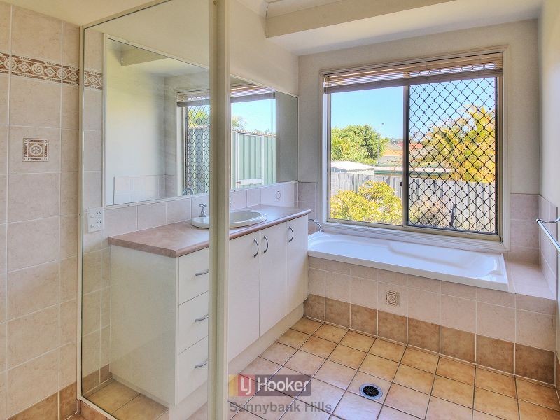 11 Strathaird Place, Parkinson QLD 4115