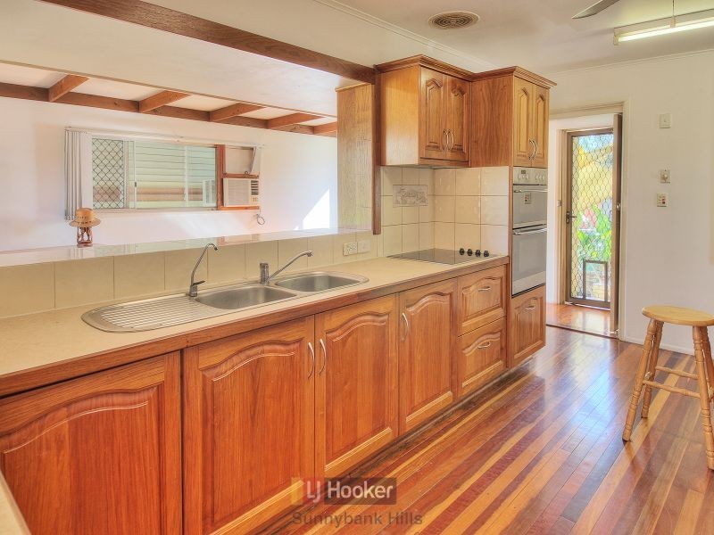 8 Peringa Street, Coopers Plains QLD 4108