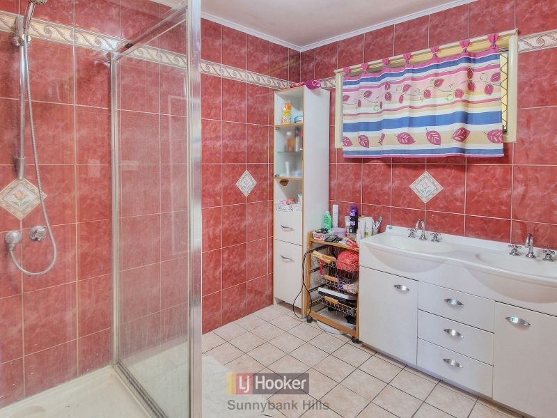 8 Peringa Street, Coopers Plains QLD 4108