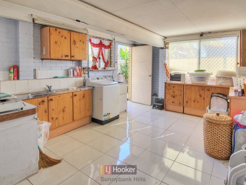 8 Peringa Street, Coopers Plains QLD 4108