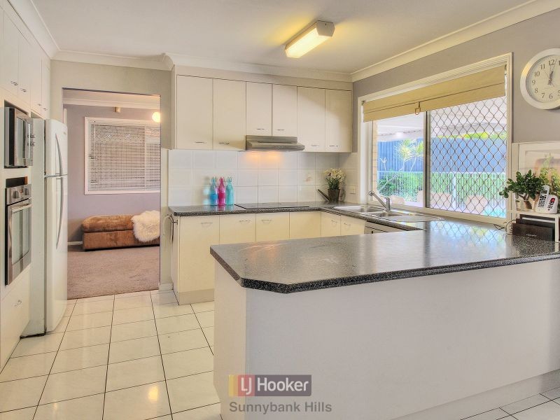 30 Swan Lake Crescent, Calamvale QLD 4116