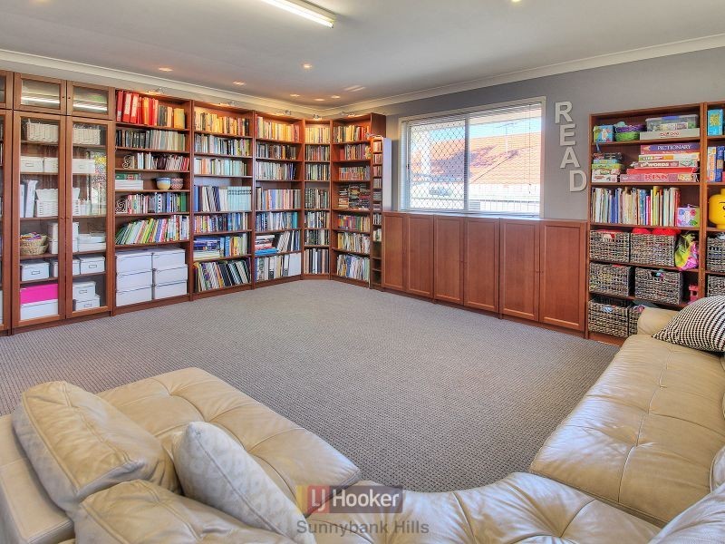 30 Swan Lake Crescent, Calamvale QLD 4116