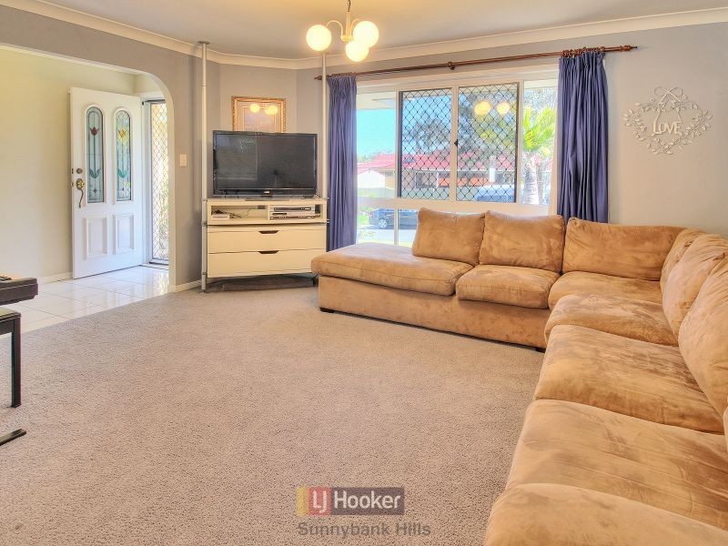 30 Swan Lake Crescent, Calamvale QLD 4116