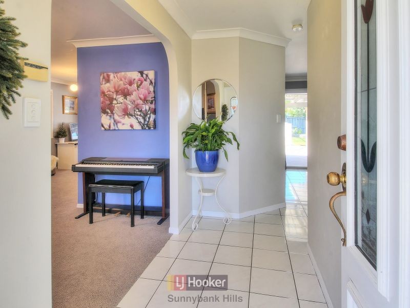 30 Swan Lake Crescent, Calamvale QLD 4116