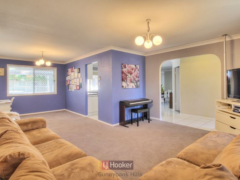 30 Swan Lake Crescent, Calamvale QLD 4116