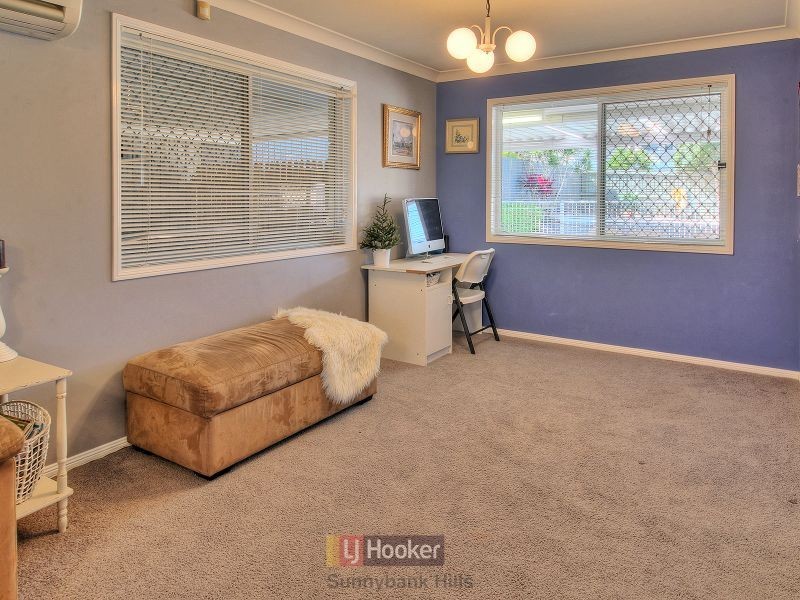 30 Swan Lake Crescent, Calamvale QLD 4116