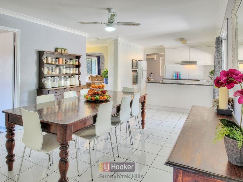 30 Swan Lake Crescent, Calamvale QLD 4116