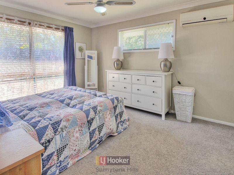 30 Swan Lake Crescent, Calamvale QLD 4116