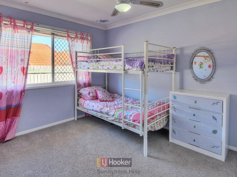 30 Swan Lake Crescent, Calamvale QLD 4116